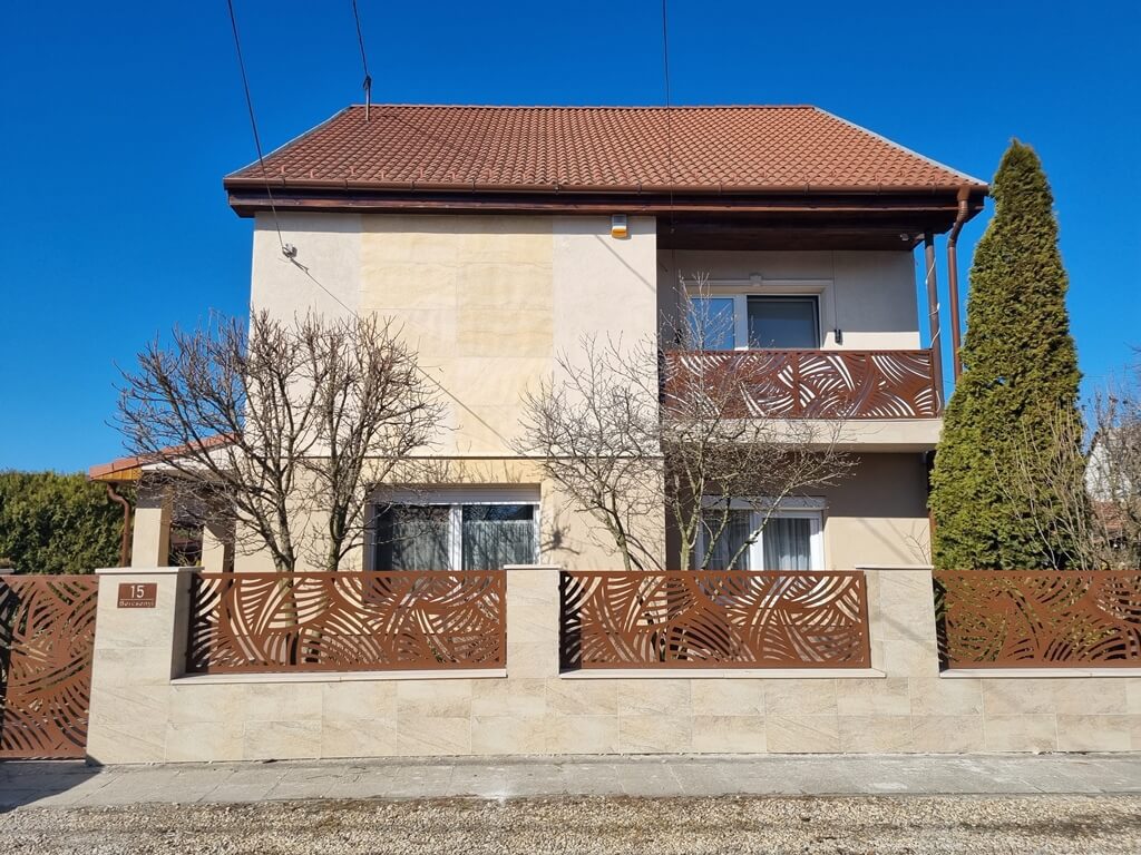 Referenciák SAND TRAVERTIN lapok Kistokajban 1