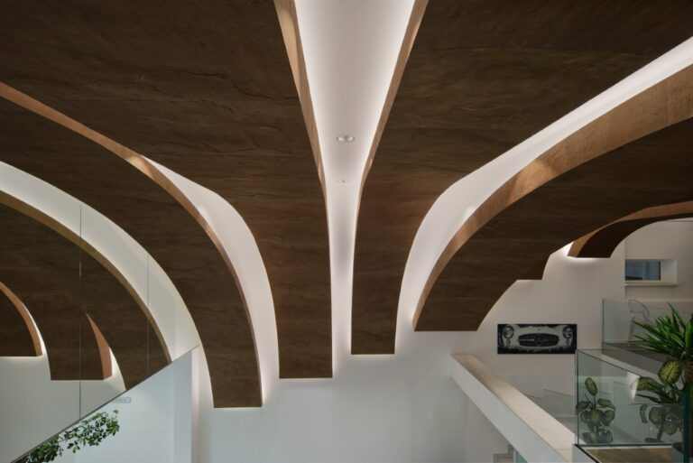 Referenciák Gödöllői autószalon beltéri burkolat 4