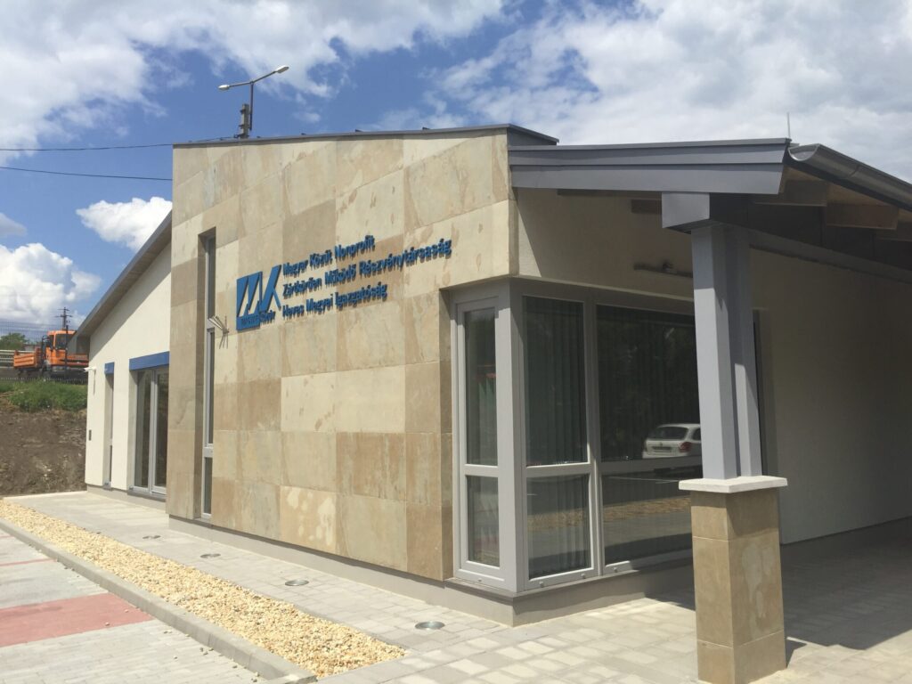 Referenciák Magyar Közút Nonprofit Zrt Heves Megyei Igazgatóságának épülete 2