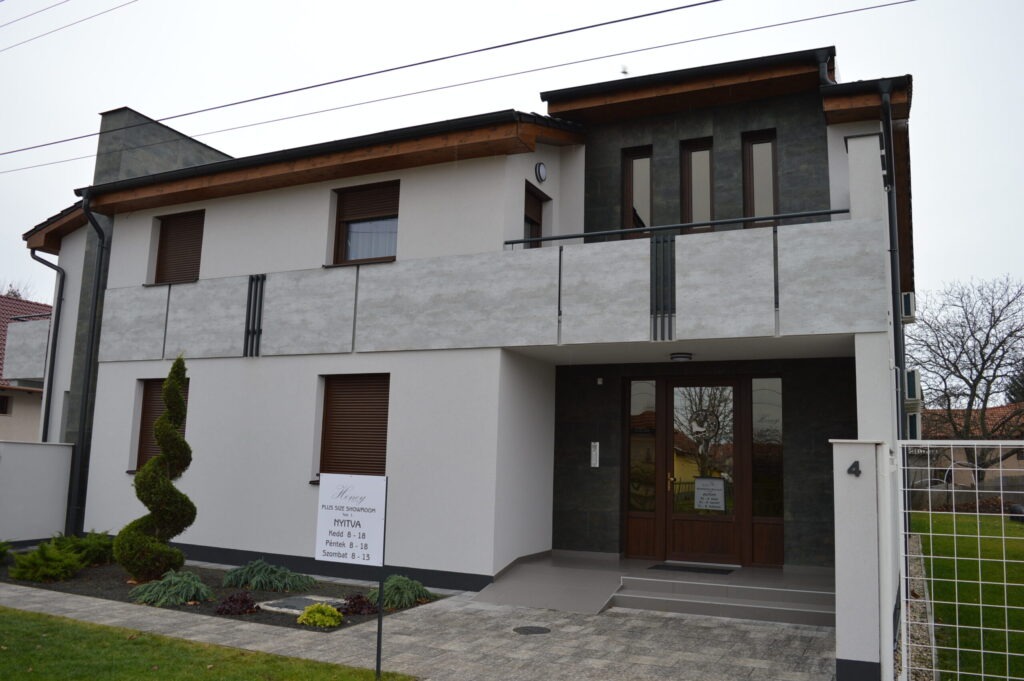 Referenciák Társasház, Lajosmizse 1